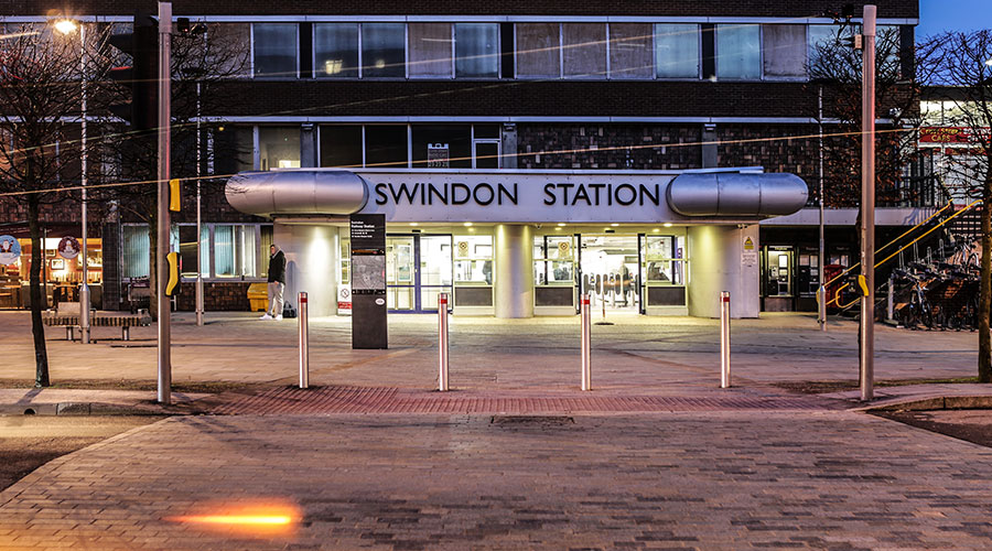 Swindon train station to airport